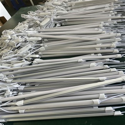 LED Grow Lights With Aluminum Trough Housing