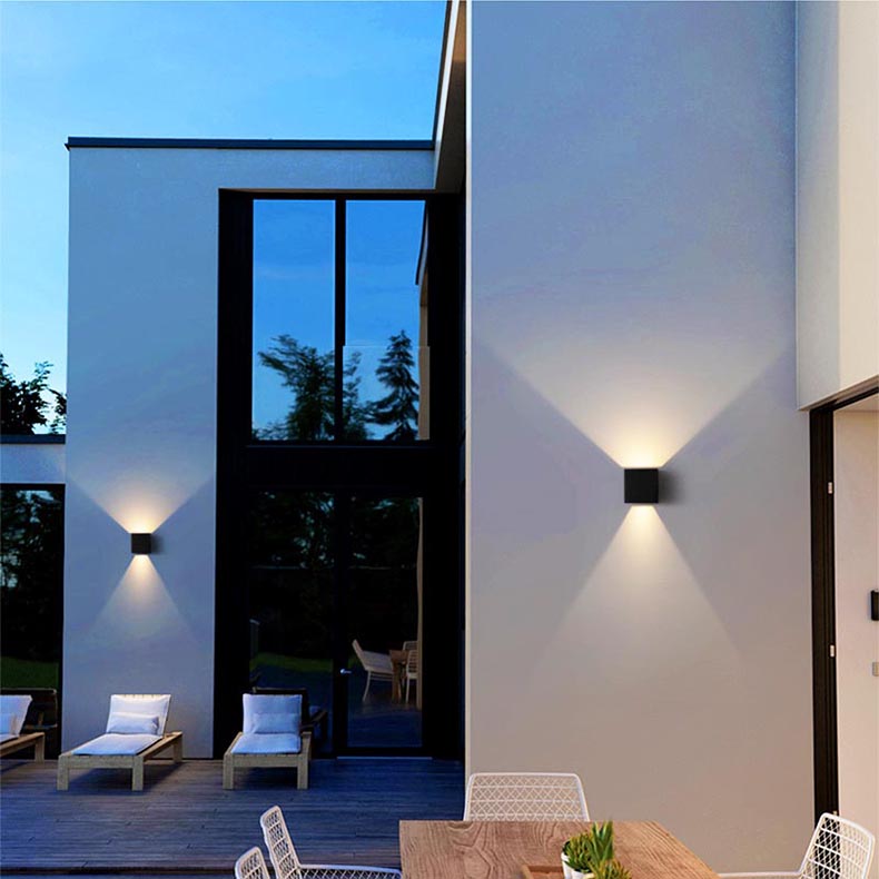 outdoor wall mounted lights.jpg